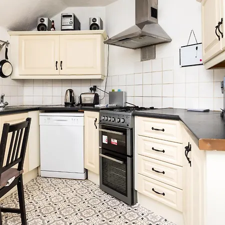 Super 3bed 1,5bath In - Sleeps 7 *
